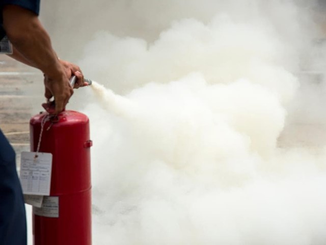 Cómo utilizar un extintor correctamente en caso de incendio